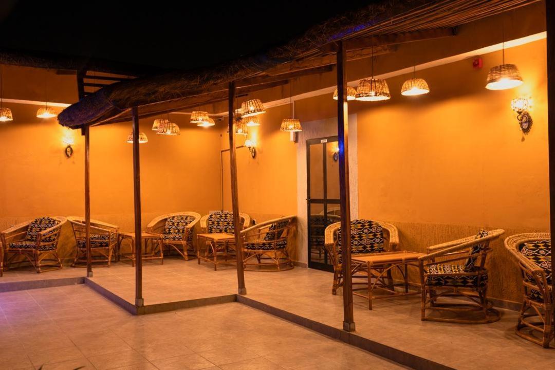 Airport Inn Hotel Lomé Buitenkant foto