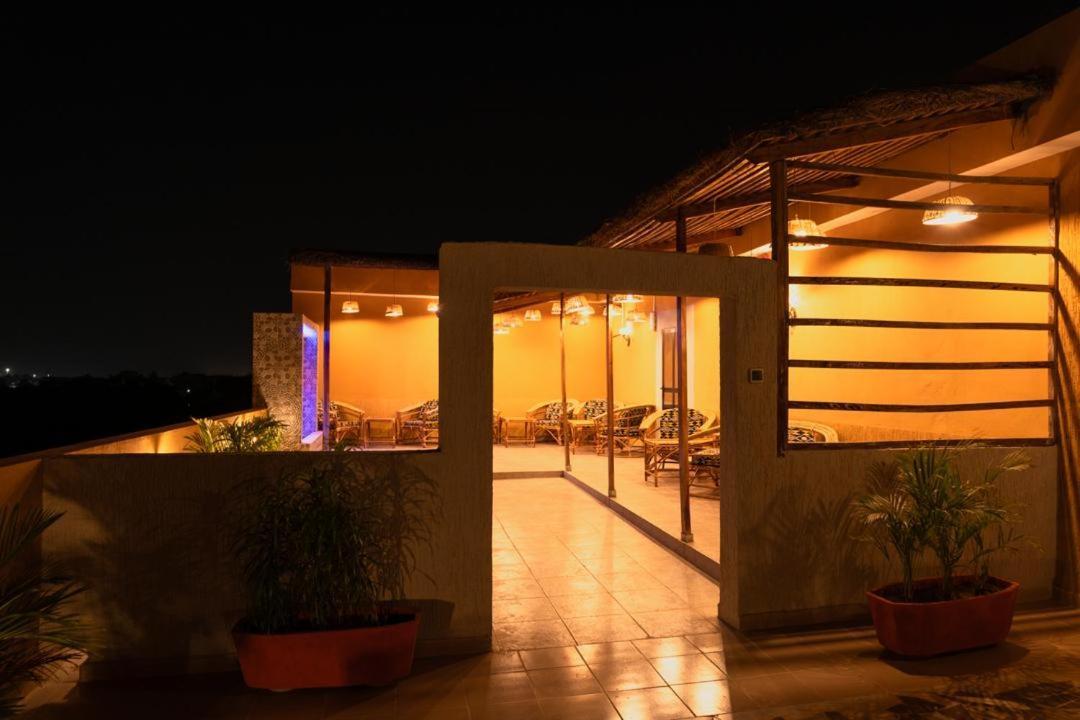 Airport Inn Hotel Lomé Buitenkant foto